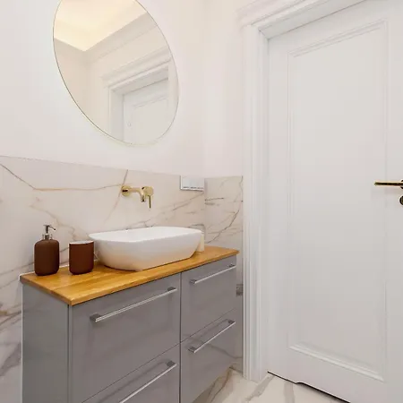Nova - 3BR Apartment with an AC - Kazimierz Apartment