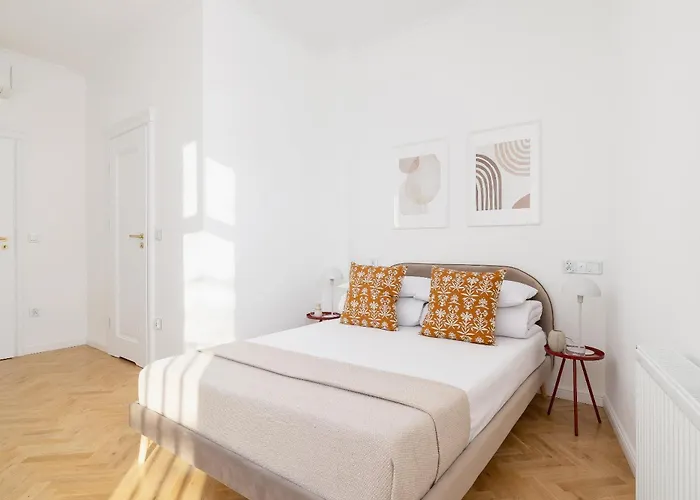 Apartment 3-bedroom - Plac Wolnica 12a